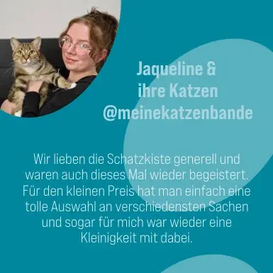 Petfluencer Zitat Jacqueline und ihre Katzen Petfluencer Zitat Jacqueline und ihre Katzen: " Wir lieben die Schatzkiste generell und waren auch dieses Mal wieder begeistert. Für den kleinen Preis hat man einfach eine tolle Auswahl an verschiedenen Sachen und sogar für mich war wieder eine Kleinigkeit mit dabei."