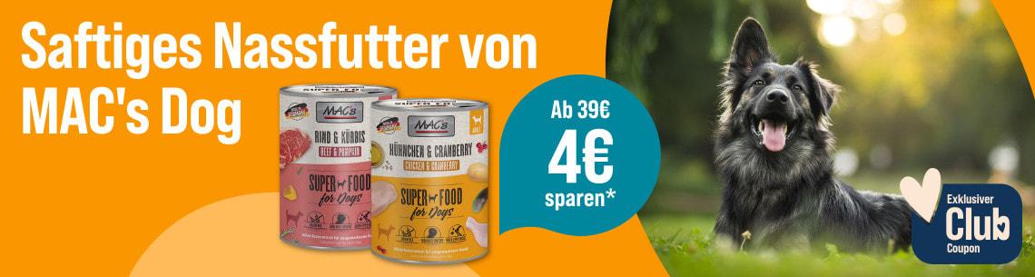 Spare 4€ ab 39€ auf Nassfutter von MAC's Dog Aktionsbanner für Hundenassfutter von MAC’s Dog. Hund sitzt auf einer Wiese, daneben Verpackungen von Nassfutter.