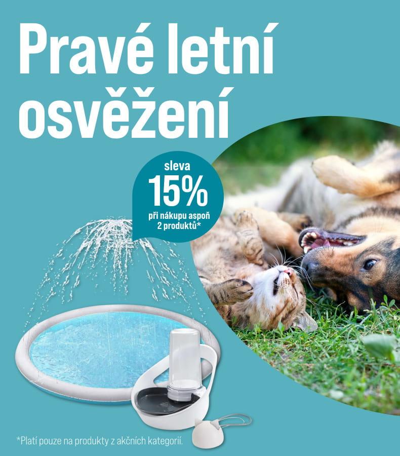 Sleva 15 % na vybrané produkty Letní propagační banner s produkty pro osvěžení mazlíčků a informací o 15% slevě při koupi dvou produktů.