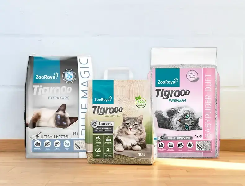 ZooRoyal Tigrooo - stelivo koncept Banner se třemi baleními steliva Tigrooo vystavenými v interiéru.