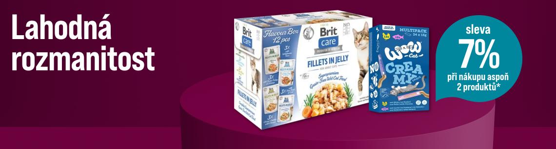 Sleva 7% na při nákupu aspoň 2 produktů Na fialovém pozadí je zobrazena velká krabice kapsiček Brit Care (Flavour Box 12 pcs) a vedle ní modrý multipack kočičích pamlsků Wow Cat Creamy Snacks. Vlevo je nápis „Lahodná rozmanitost“ a tyrkysový kruh s akcí „sleva 7% při nákupu aspoň 2 produktů“.