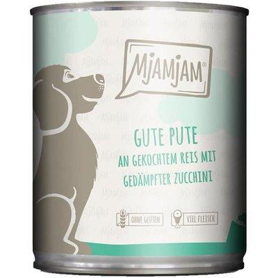 MjAMjAM vařená krůta na vařené rýži s dušenou cuketou MjAMjAM vařená krůta na vařené rýži s dušenou cuketou